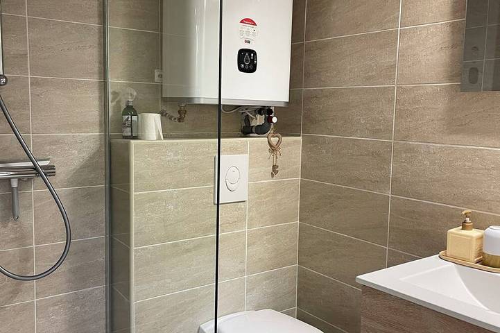 Appartement entier, Studio dans les pins et Piscine in Alès, Parc national des Cévennes
