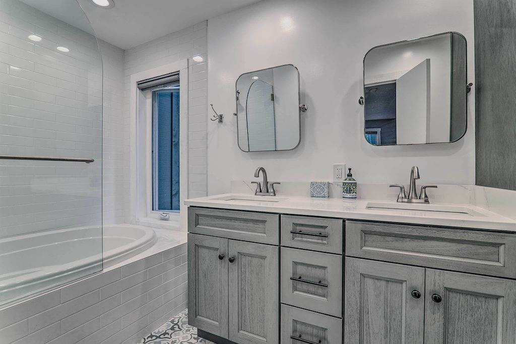 Unwind Fireside & Walk to Slopes! Poconos Getaway in Blakeslee, Carbon County (PA)