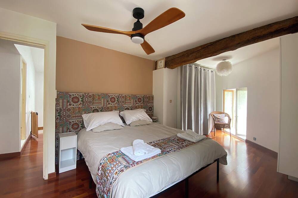 Eleganse, spacious house, near Lyon in Anse, Beaujolais