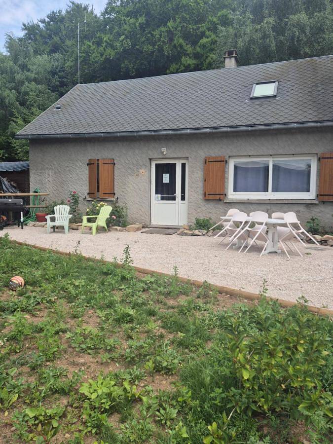 Gîte pour 6 personnes, avec vue et terrasse à Thiézac - 3