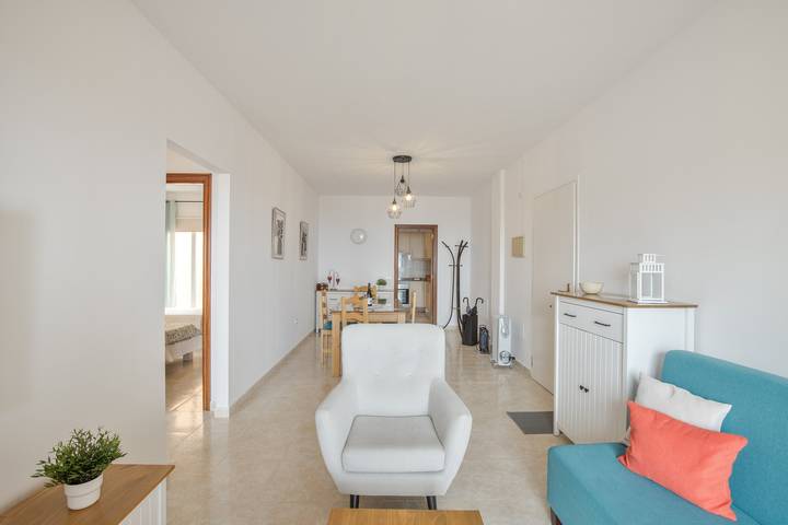 Apartamento entero, Apartamento 'Casa Caronehe' con vistas al mar, terraza privada y Wi-Fi in Los Canarios, Fuencaliente de La Palma