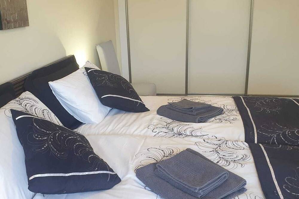 Entire apartment, Central Apartment. Fantastic views of golf course/mountains. Free Secure Parking in Almerimar, El Ejido