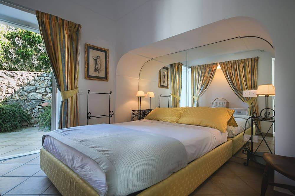 Luxury Villa Zaffiro - Pool, Garden and Sea View in Anacapri, Neapel Provinz