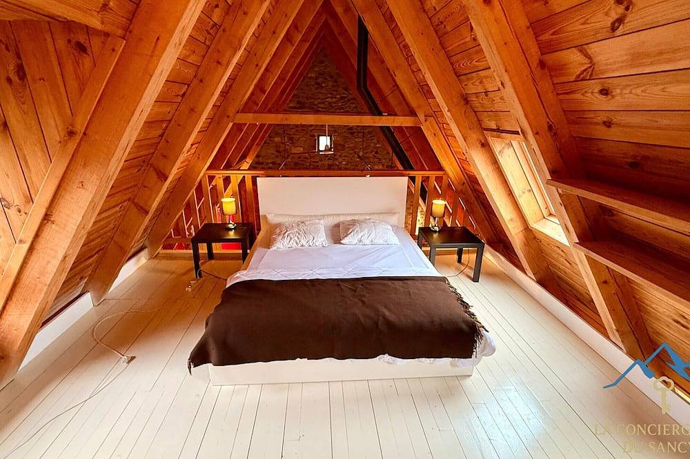 La Grange Borel 12 pers Murat Le Quaire in Murat-le-Quaire, Volcans d'Auvergne Regional Nature Park