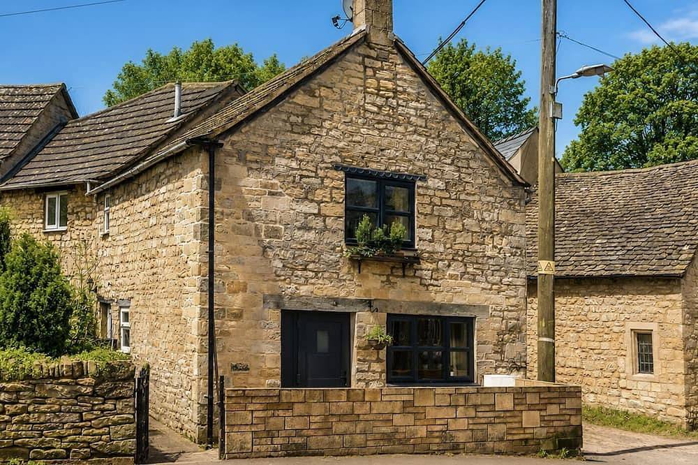 Cotswold Way Cottage, Rodborough - sleeps 4 guests  in 2 bedrooms in Stroud, Gloucestershire