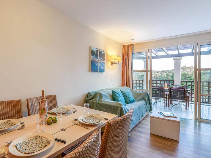 Gîte pour 4 personnes, avec piscine ainsi que terrasse et jardin, animaux acceptés dans Gare Du Dramont - 2