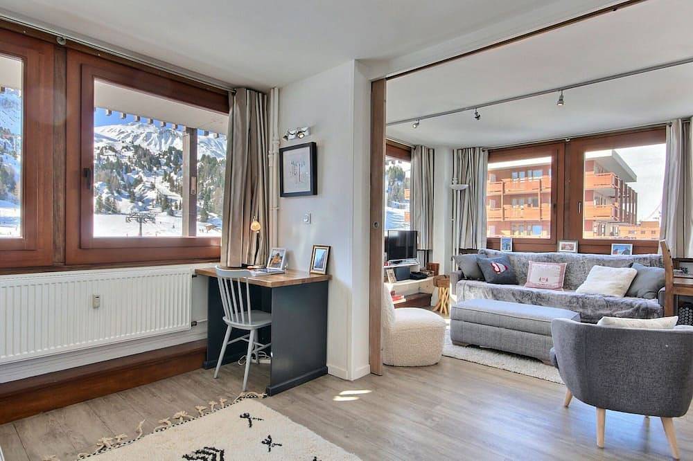 Appartement entier, Appartement rénové 64m², 6 pers, balcon, accès Wi-Fi, pistes in Plagne Centre, La Plagne-Tarentaise