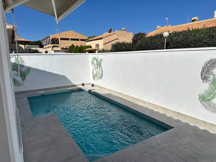 Apartamento para 4 personas, con Terraza además de Jardín y Piscina en La Florida