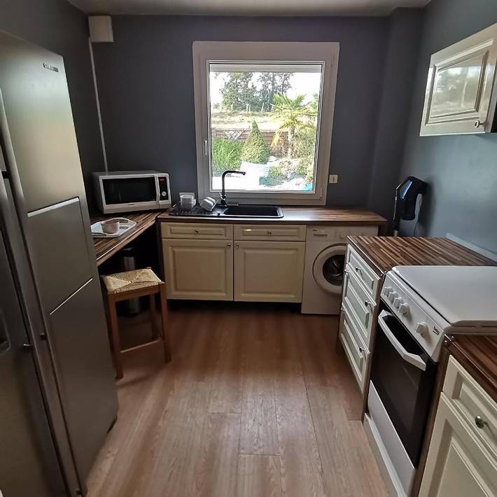 Gîte pour 4 personnes, avec piscine ainsi que terrasse et jardin, animaux acceptés à La Milesse - 4