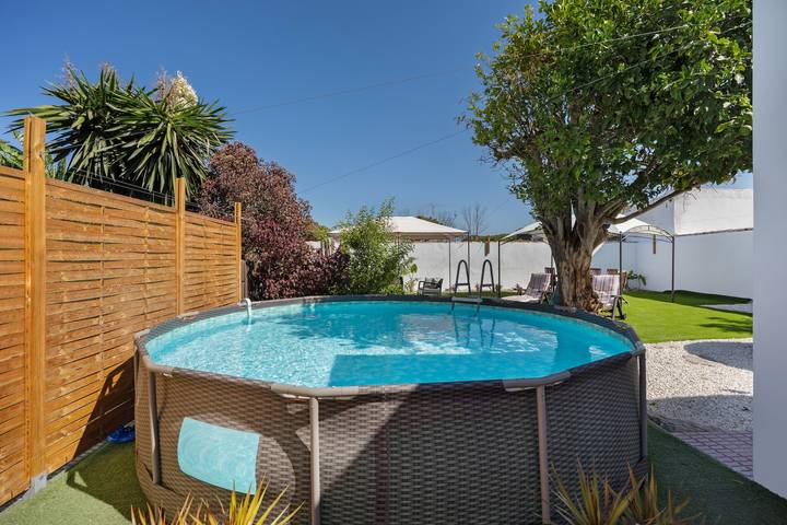 Limón Y Sal Holiday Home with Private Pool, Wi-Fi, and Air Conditioning in Playa La Barrosa, Chiclana de la Frontera