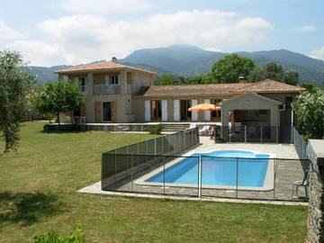 Cottage pour 7 personnes, avec vue ainsi que jardin et piscine à Venzolasca