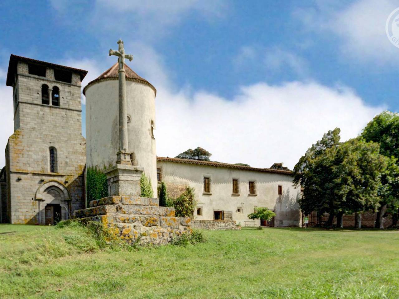 Gîte de charme avec piscine, Wi-Fi et animaux acceptés in Saint-Germain-Laval, Région de Roanne