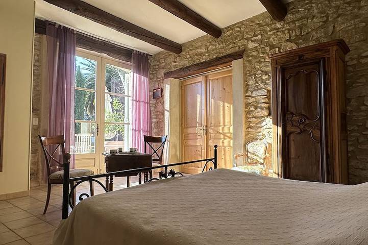 Location de vacances pour 28 personnes, avec sauna ainsi que jacuzzi et jardin, animaux acceptés à Caderousse - 2