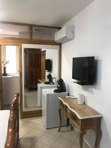 Double Room with Private Bathroom in Narbonne, Côte méditerranéenne (France)