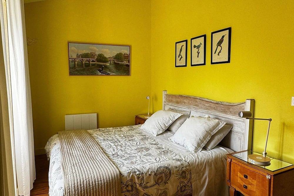 Entire apartment, On the corniche de la gironde one- or two-bedroom apartment in Bourg, Blaye region