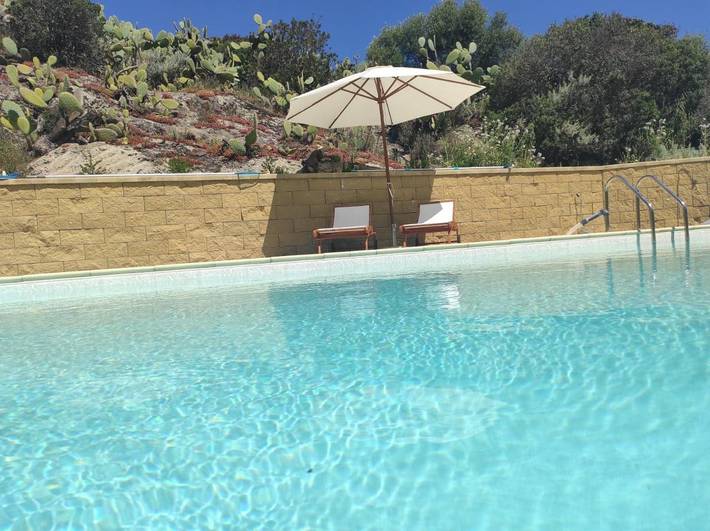 Gîte pour 2 personnes, avec vue ainsi que jardin et piscine à Bosa Marina - 4
