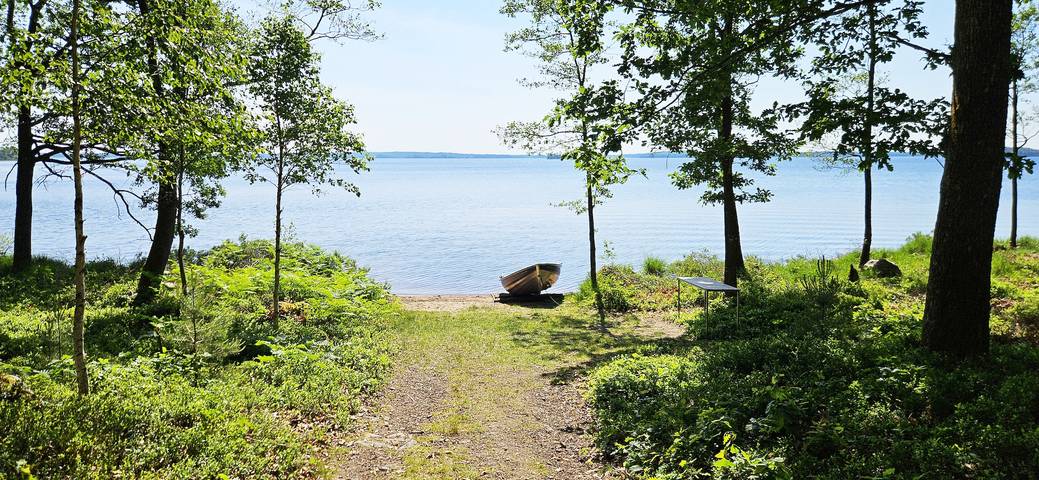 Feriehus for 4 personer, med Terrasse og Hage i tillegg til Innsjøutsikt i Småland