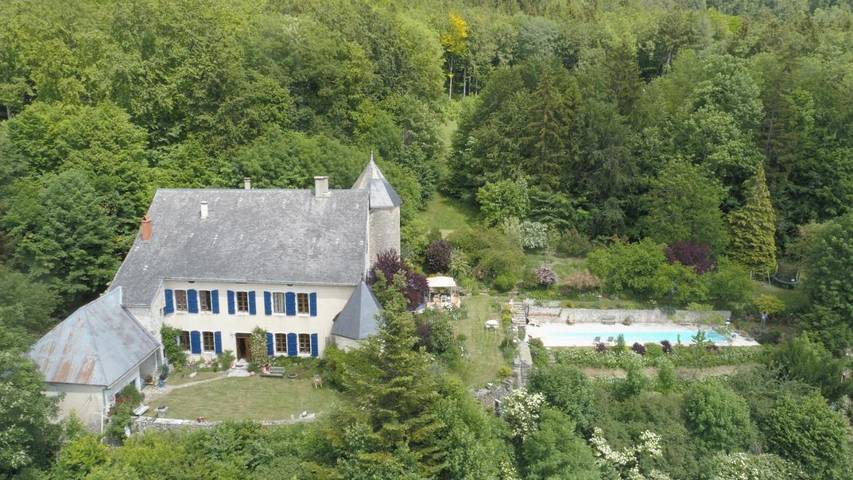 Location de vacances pour 3 personnes, avec jardin ainsi que piscine et vue dans Haut-Valromey - 2