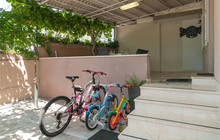 Ferienhaus mit Meerblick für 7 Personen, mit Terrasse in Split-Dalmatien - 4