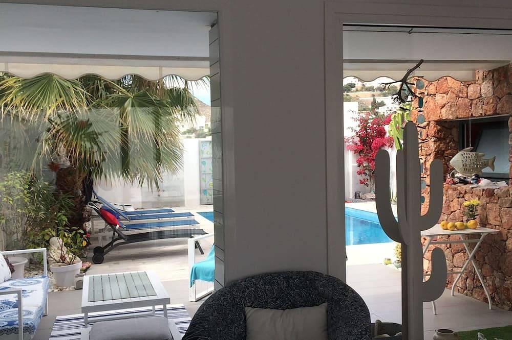 Modern villa with wifi private pool 300 m from the beach in Las Negras in Las Negras, Níjar