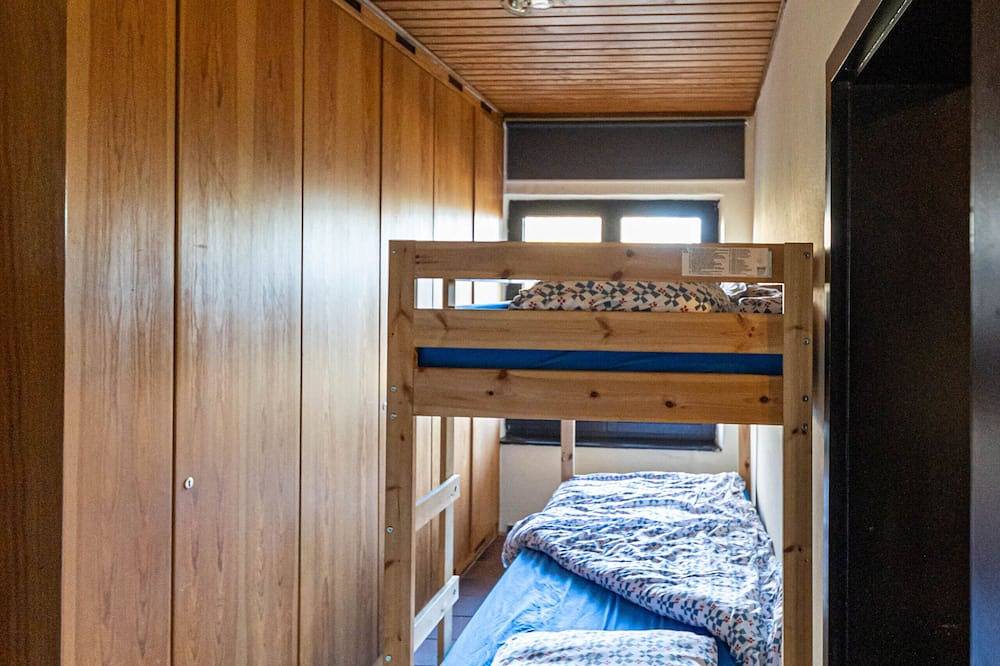 House in the forest with fenced garden in Altenkirchen (Westerwald), Région d'Altenkirchen