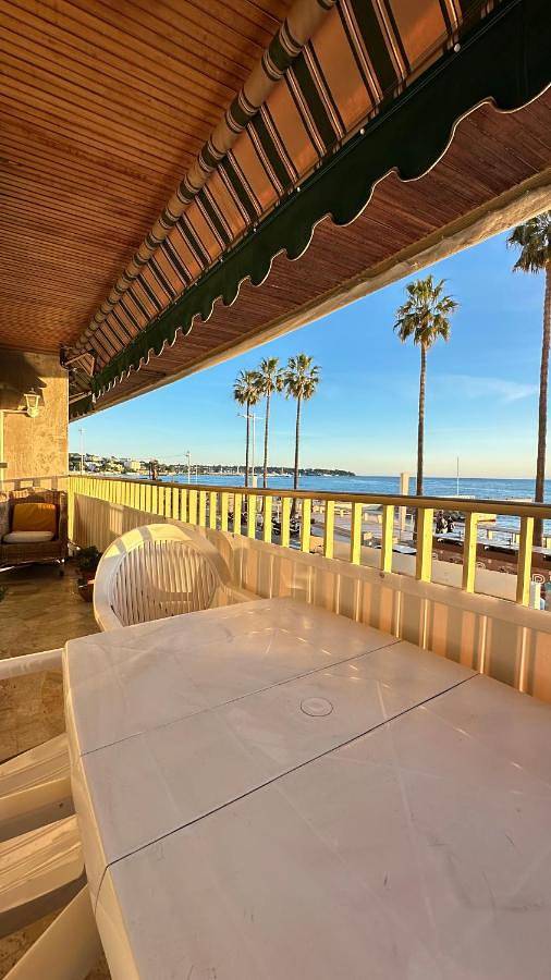 Location de vacances pour 6 personnes, avec terrasse et vue, animaux acceptés à Juan-les-Pins