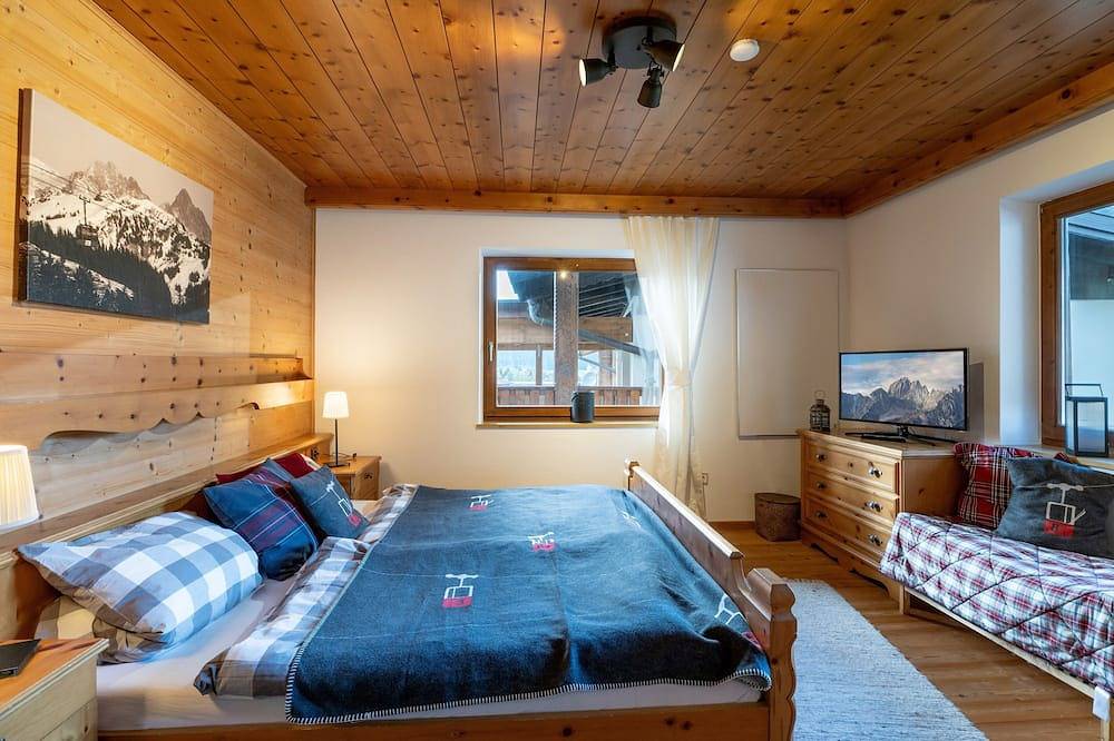 Fantastic Mountain View Chalet, 10 min to Kitzbühel, Ski in Ski out, 8 persons in Oberndorf in Tirol, Kaisergebirge