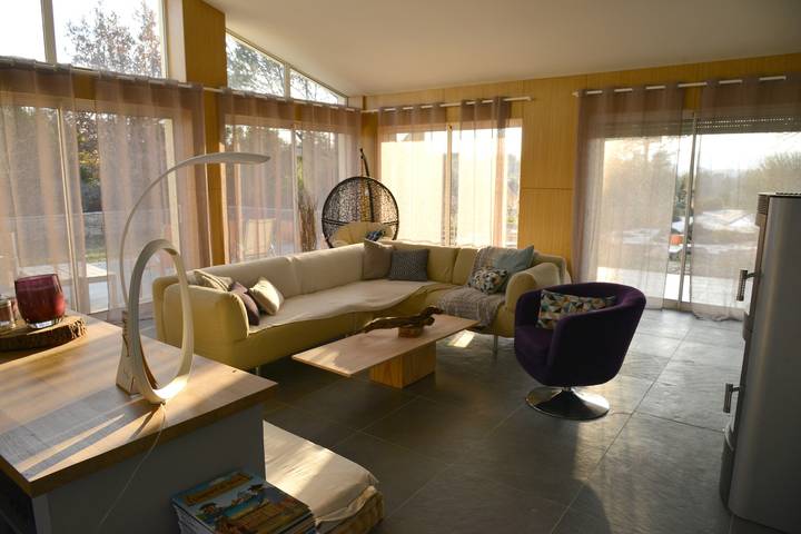 Location de vacances pour 10 personnes, avec terrasse ainsi que jardin et piscine à Garéoult - 3