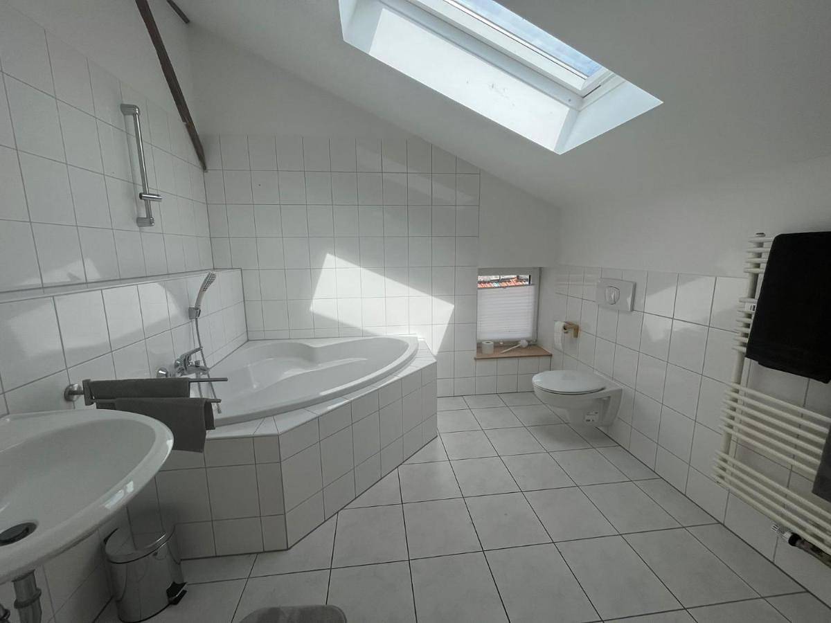 Ganze Wohnung, Maisonette mit Kaminöfen Nähe Starnberger See und München in Münsing, Starnberger See