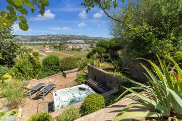 Gîte pour 6 personnes, avec jacuzzi ainsi que jardin et terrasse, adapté aux familles dans Allianz Riviera