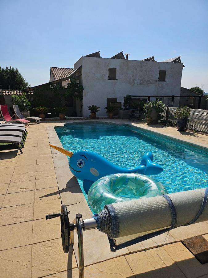 Location de vacances pour 4 personnes, avec piscine ainsi que vue et jardin à Vendémian - 3