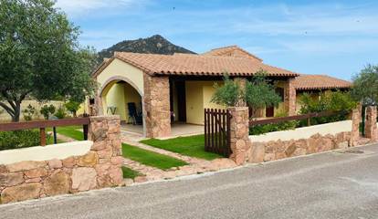 Cottage pour 4 personnes, avec jardin et vue, adapté aux familles à Castiadas