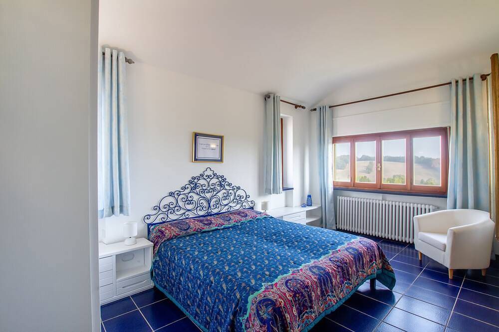 Villa im Piemont mit Privatpool mitten im eigenen Weingut Tenuta Costarossa in Fubine, Alessandria Provinz