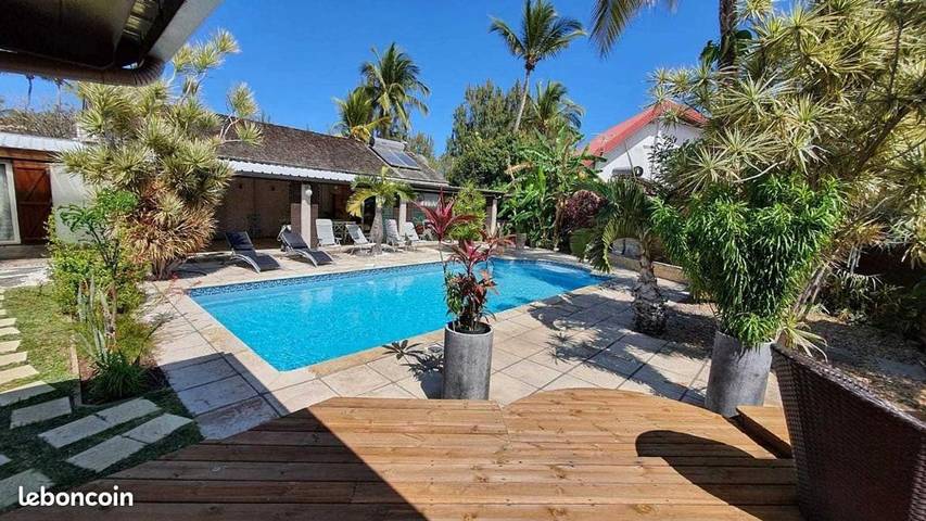 Location de vacances pour 10 personnes, avec terrasse et jardin ainsi que piscine et jacuzzi dans Plage de l'Hermitage - 3