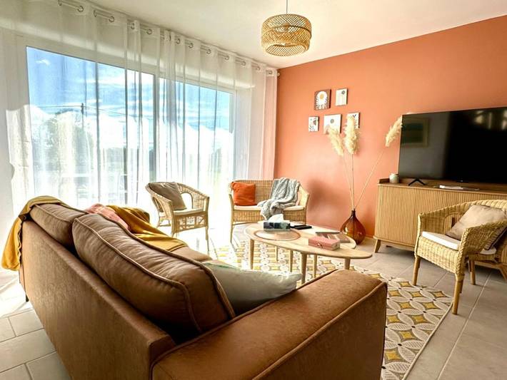 Location de vacances pour 8 personnes, avec Terrasse ainsi que Jardin et Vue dans Daubeuf-Serville