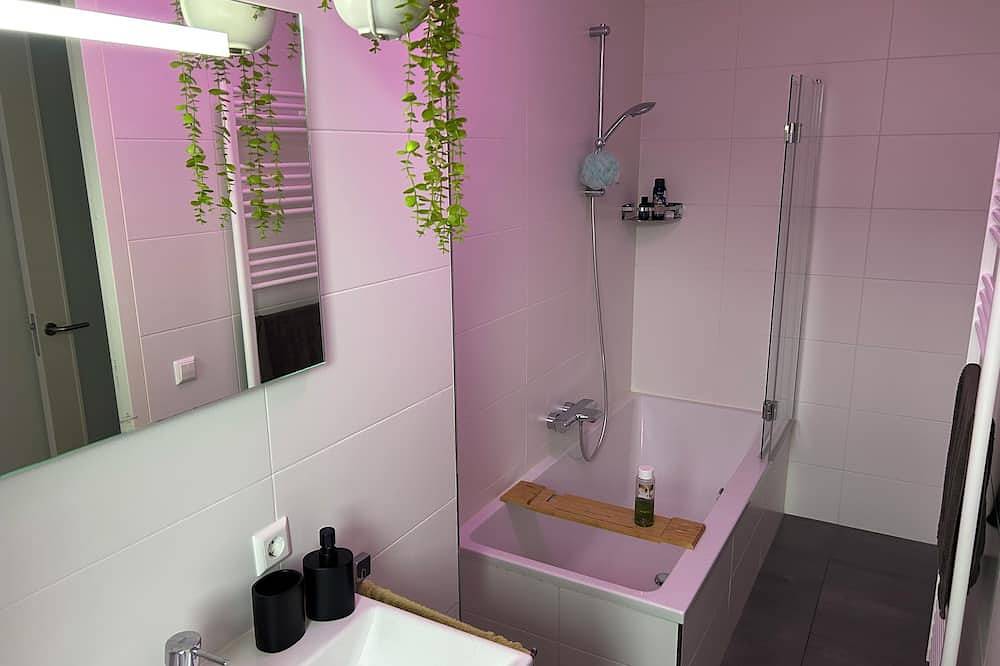 Luxurious 5-storey 3-bedroom townhome at the water in the heart of Amsterdam in Amsterdam West, Holländische Küste