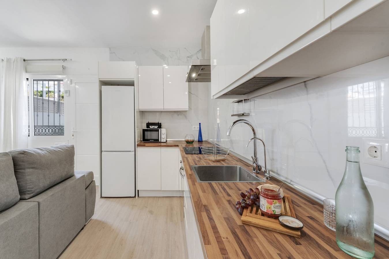 Apartamento entero, Vacaciones 'Sun Garden' con vistas a la montaña, terraza privada y Wi-Fi in San Eugenio Alto, Adeje