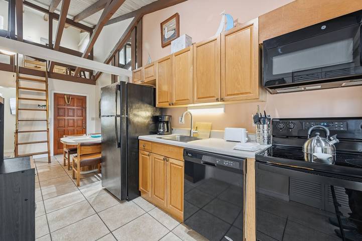 Entire studio, Sand Dune Shores in Palm Beach Shores, Singer Island