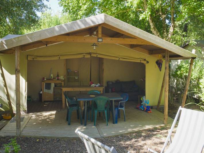 Location de vacances pour 5 personnes, avec Terrasse et Piscine à Monplaisant