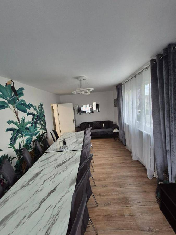 Location de vacances pour 20 personnes, avec sauna ainsi que vue et jardin à Chelles - 3