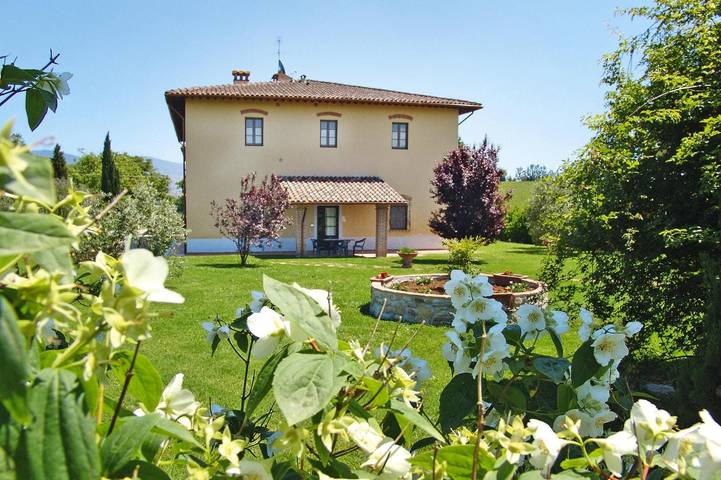 Vacation rental for 2 people, with Yard and Pool in Vinci