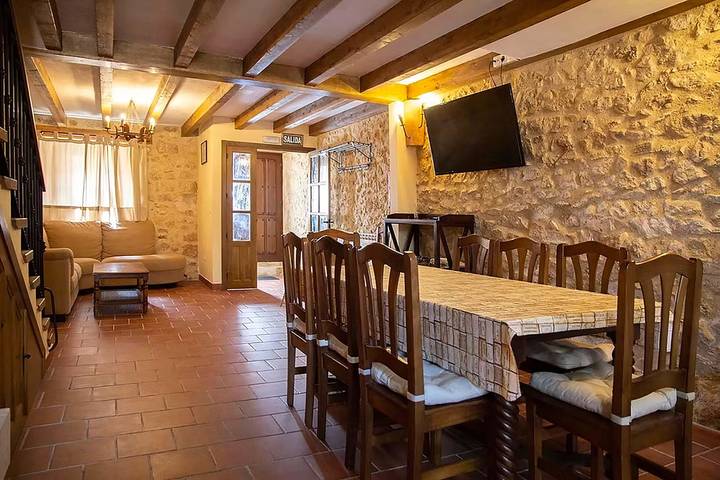 Casa rural para 8 personas, con balcón - 1