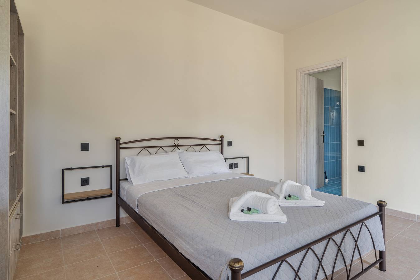 Gehele studio, Appartement 'Panagis 1' met uitzicht op de bergen, Wi-Fi en airconditioning in Kefalonia
