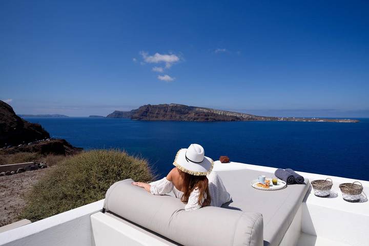 Villa for 4 people, with Ocean view and Balcony as well as Terrace in Oia