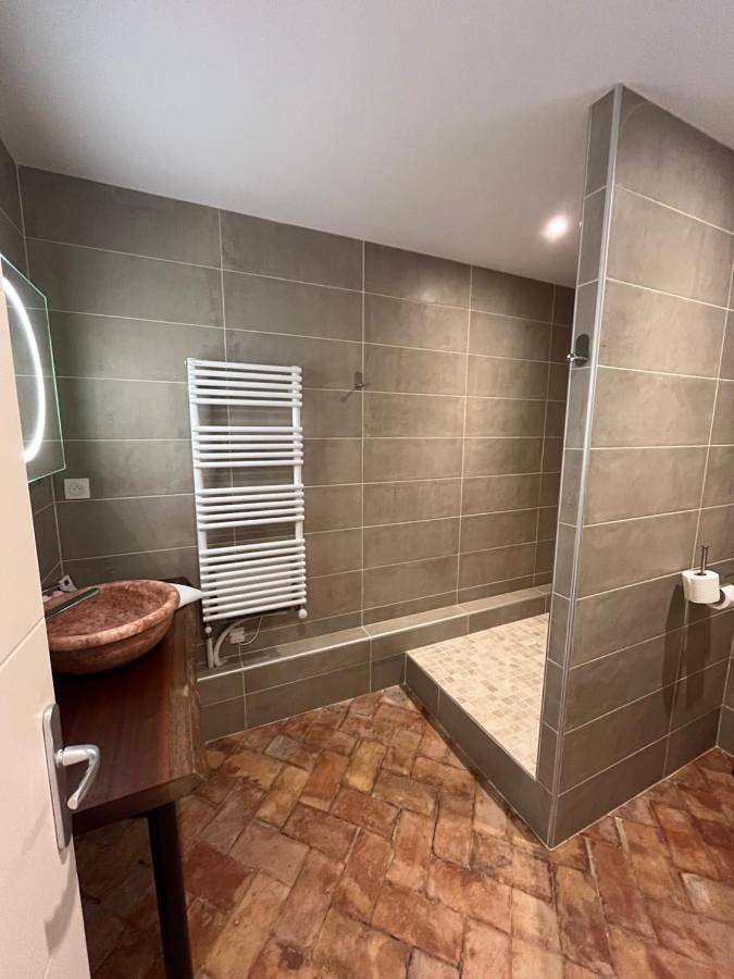 Location de vacances pour 2 personnes, avec piscine et vue ainsi que jardin et terrasse à Malataverne - 4