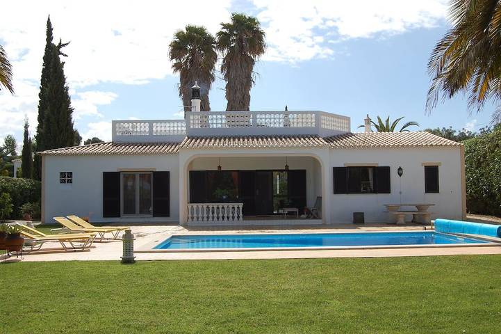 Villa für 8 Personen, mit Terrasse und Garten