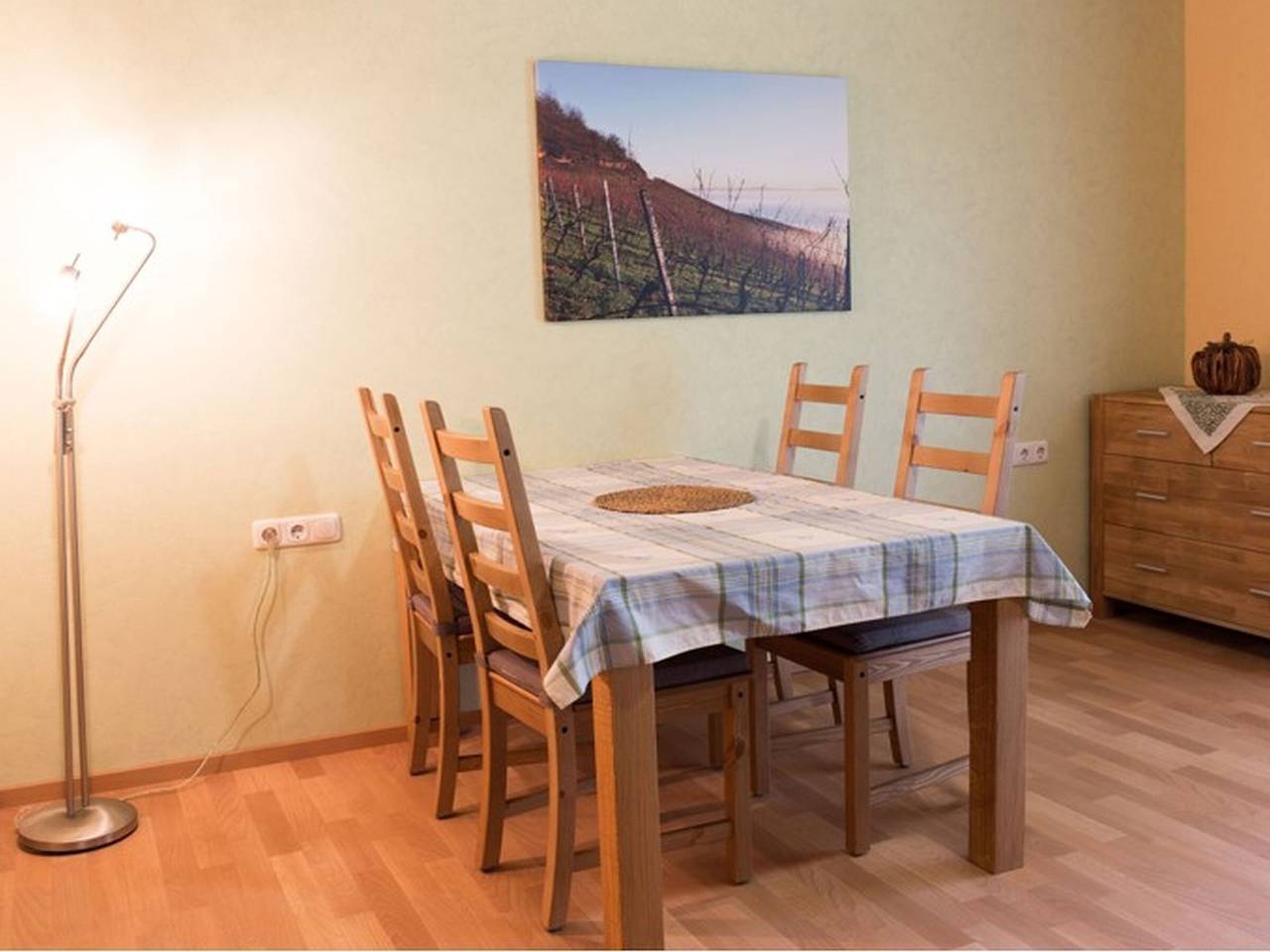 Ganze Wohnung, Ferienwohnung 'Silvaner' mit privatem Balkon, Gemeinschaftsterrasse und gemeinschaftlichem Garten in Iphofen, Fränkisches Weinland