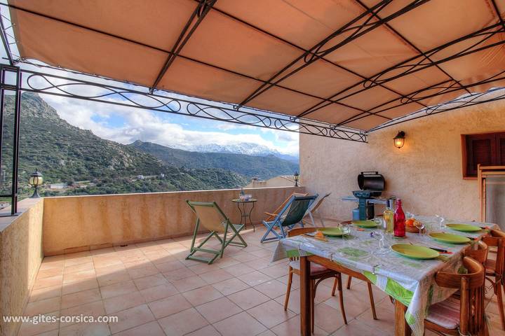 Gîte pour 6 personnes, avec Terrasse et Vue à Corbara - 3