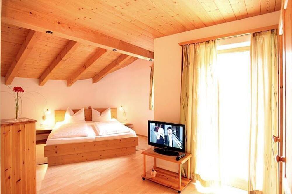 Room 11 - Double room + balcony - Bergkristall in Brand, Brandnertal