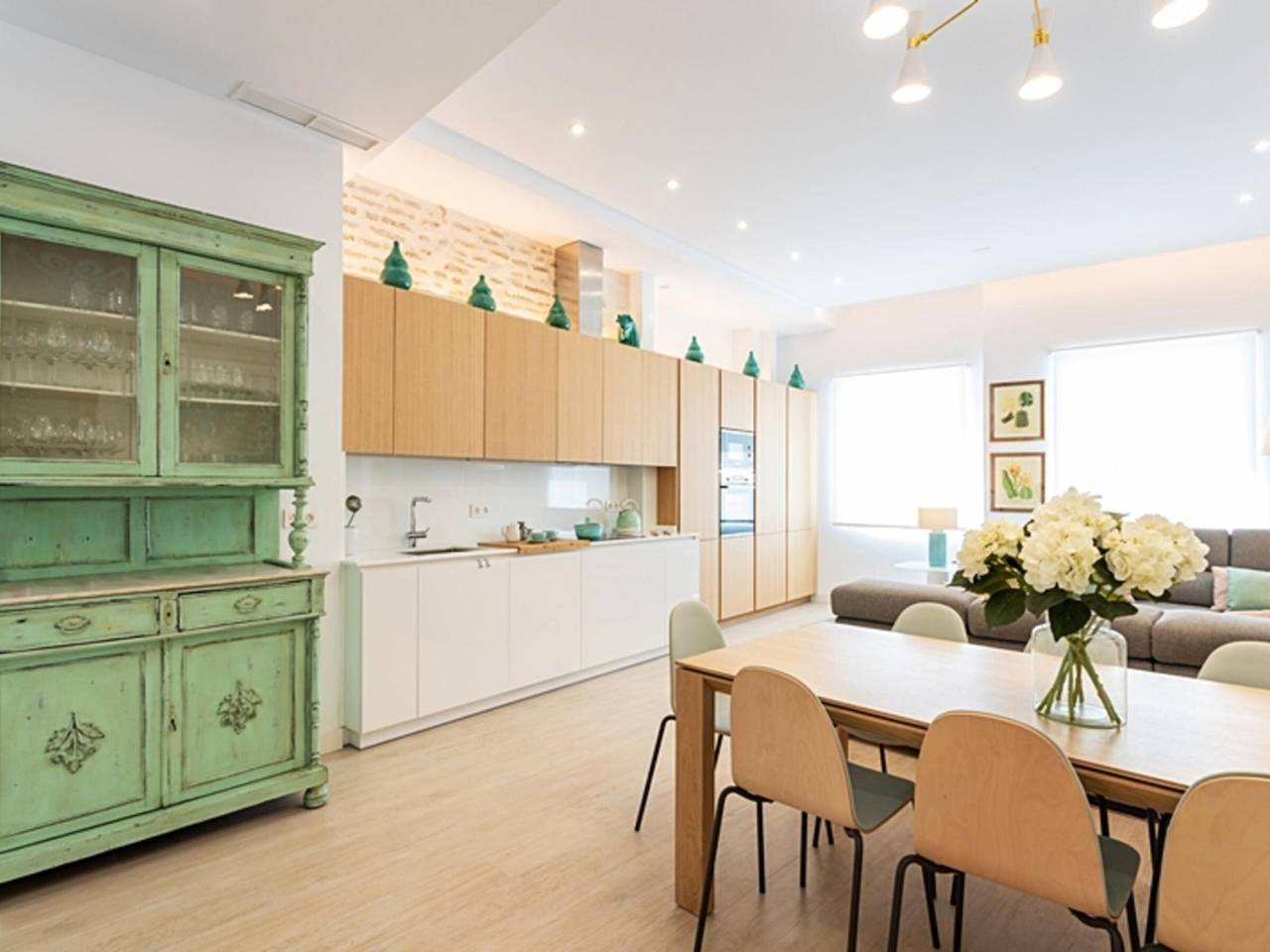 Charming 6-Bedroom House with Terraces in the Heart of Historic Seville in Casco Antiguo, Sevilla